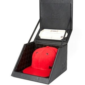 MELIN HAT (RED) THE DRIVE